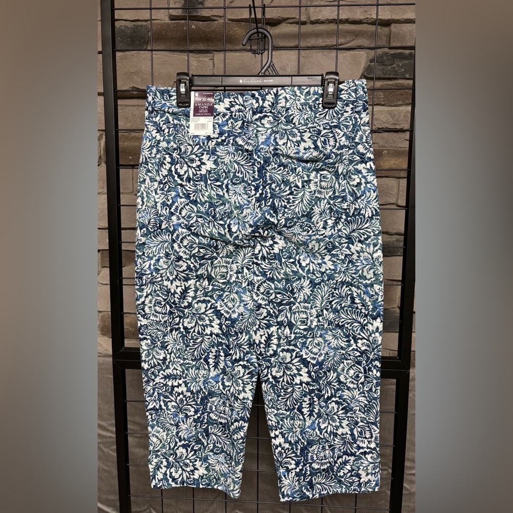 Gloria Vanderbilt Blue and White Floral Denim Capri Pants, Size: 10, NWT - Picture 2 of 5